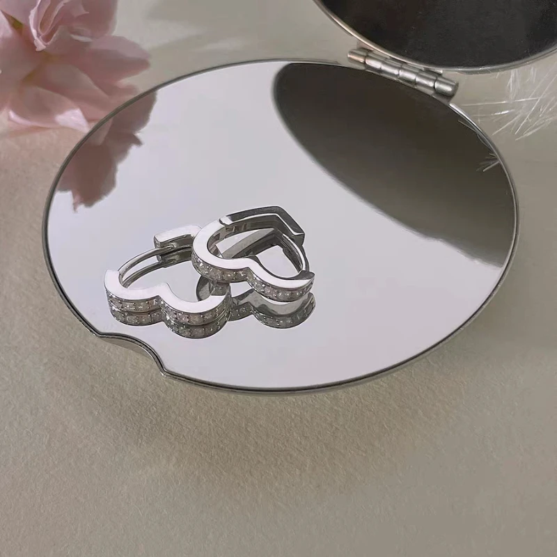 S925 Silver Heart Earrings Fashionable Elegant Exquisite Heart Zirconia Luxurious High End Design Ear Ornaments for Women
S925 Silver Heart Earrings Fashionable Elegant Exquisite Heart Zirconia Luxurious High End Design Ear Ornaments for Women