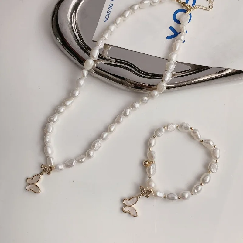 Baroque Special-shaped Freshwater Pearl Butterfly Necklace Female Korean Version Fashion Design Micro-inlaid Butterfly Collarbon
Baroque Special-shaped Freshwater Pearl Butterfly Necklace Female Korean Version Fashion Design Micro-inlaid Butterfly Collarbon