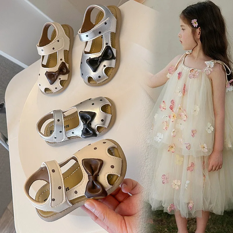 Girls Princess Sandals Sweet Polka Dots Kids Beach Shoes Korean Style Versatile 2026 Summer Children Casual Shoes Hollowed-out
Girls Princess Sandals Sweet Polka Dots Kids Beach Shoes Korean Style Versatile 2026 Summer Children Casual Shoes Hollowed-out