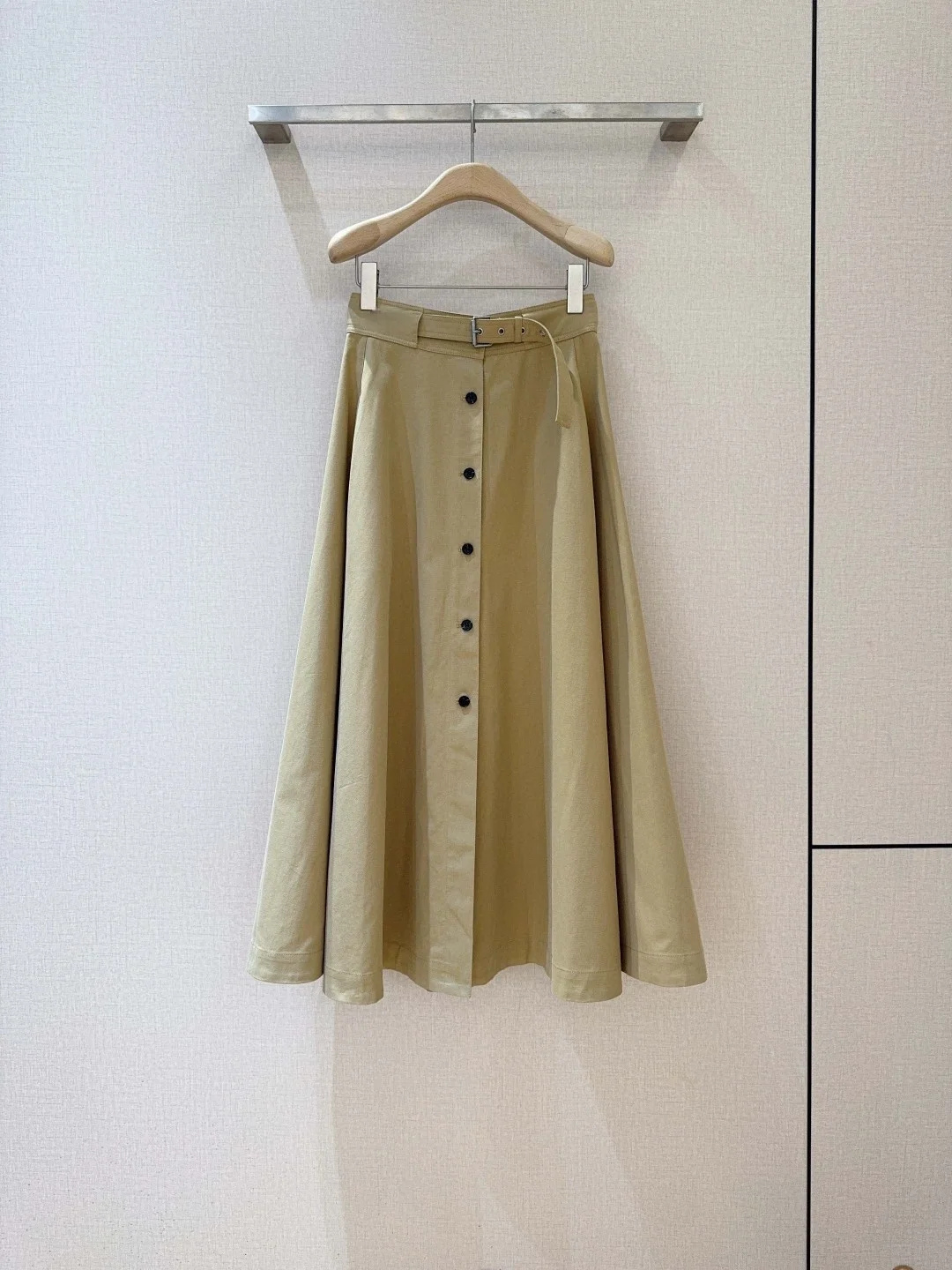 2025 Summer New Arrival Mid-Length Solid Color Versatile Midi Skirt. Made of Pure Cotton. High-Waisted A-Line Design. Front Butt
2025 Summer New Arrival Mid-Length Solid Color Versatile Midi Skirt. Made of Pure Cotton. High-Waisted A-Line Design. Front Butt