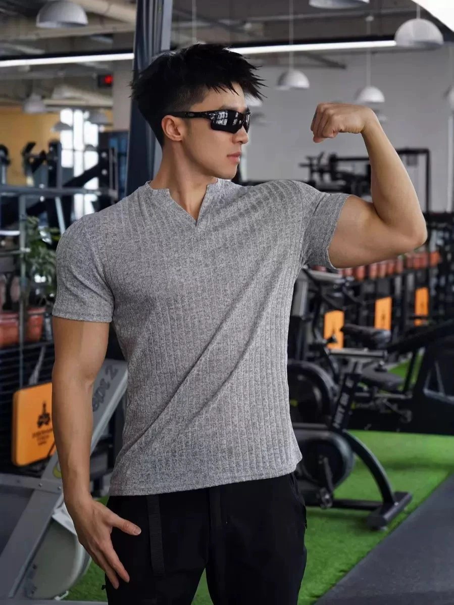 Men's Fitn T-irt Muscle Sport Loose V-Ne ort Sve Running Training Baskeall Training Striped Elastici Sportswear
Men's Fitn T-irt Muscle Sport Loose V-Ne ort Sve Running Training Baskeall Training Striped Elastici Sportswear