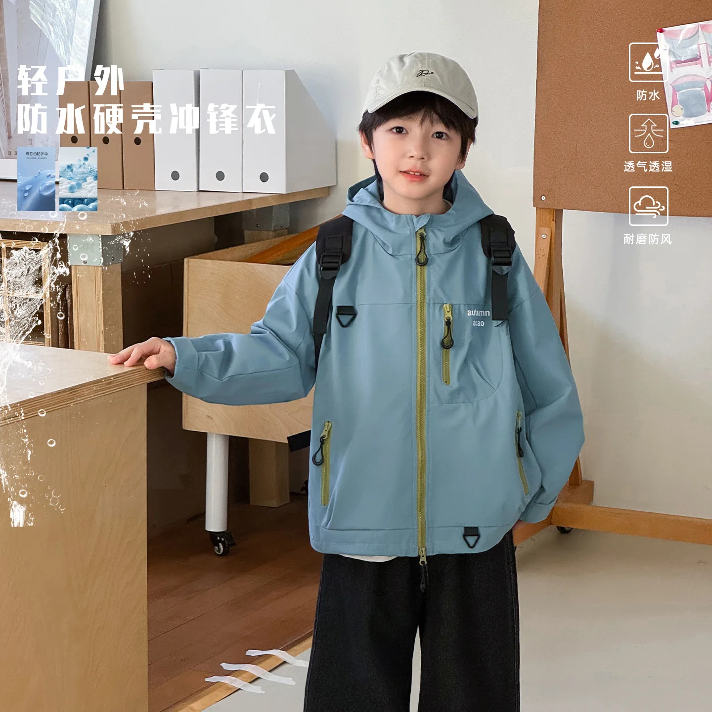 Осенняя новая модная водонепроницаемая детская куртка для мальчиков 2025 года, детская куртка с капюшоном и буквенным принтом, эксклюзивная одежда, простой стиль
Осенняя новая модная водонепроницаемая детская куртка для мальчиков 2025 года, детская куртка с капюшоном и буквенным принтом, эксклюзивная одежда, простой стиль