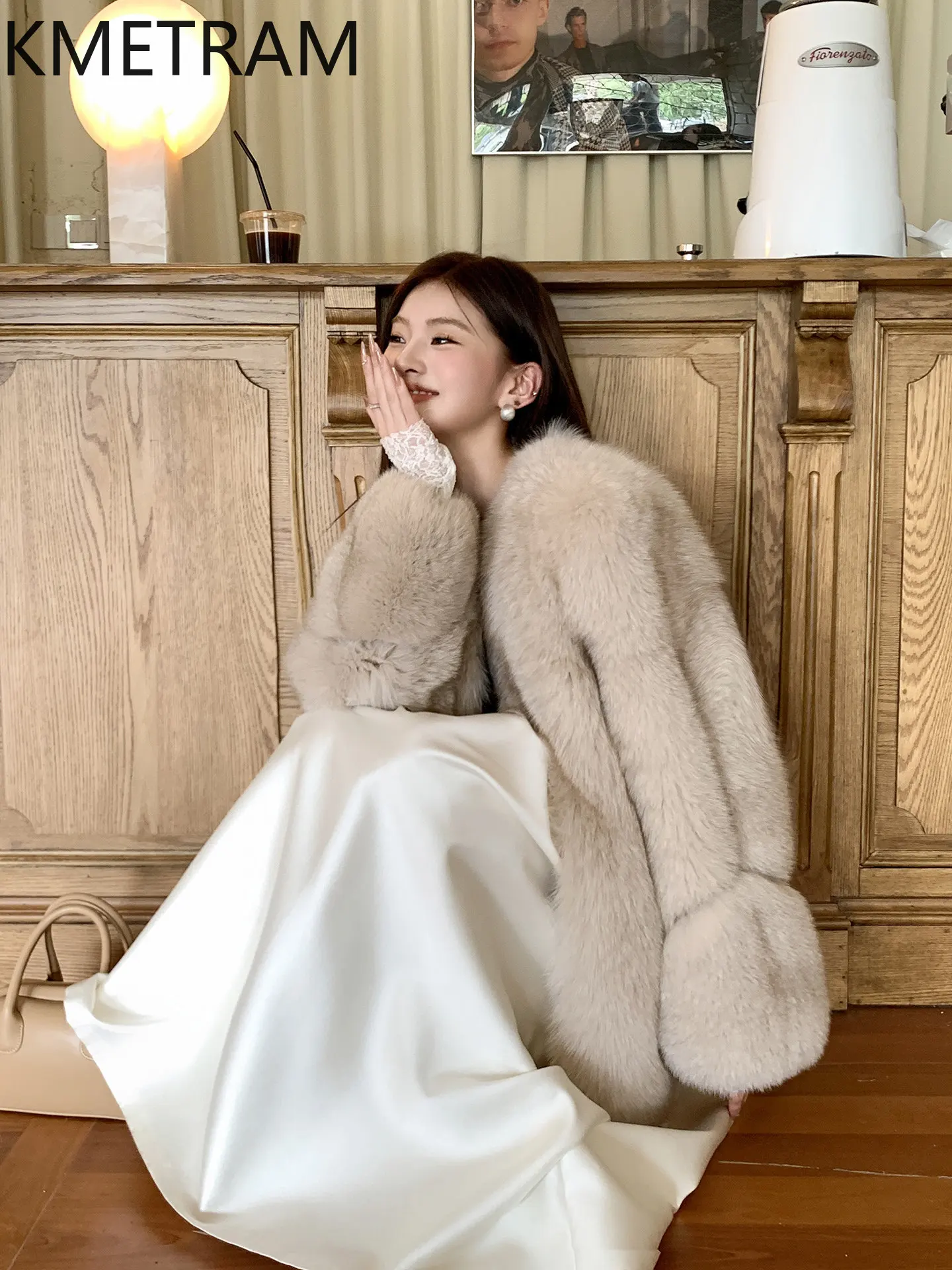 KMETRAM Natural Finnish Whole Fox Fur Jacket Women V-Neck Diagonal Sleeves Coats Winter Reak Fur Coat Woman Clothing 75cm 2026
KMETRAM Natural Finnish Whole Fox Fur Jacket Women V-Neck Diagonal Sleeves Coats Winter Reak Fur Coat Woman Clothing 75cm 2026