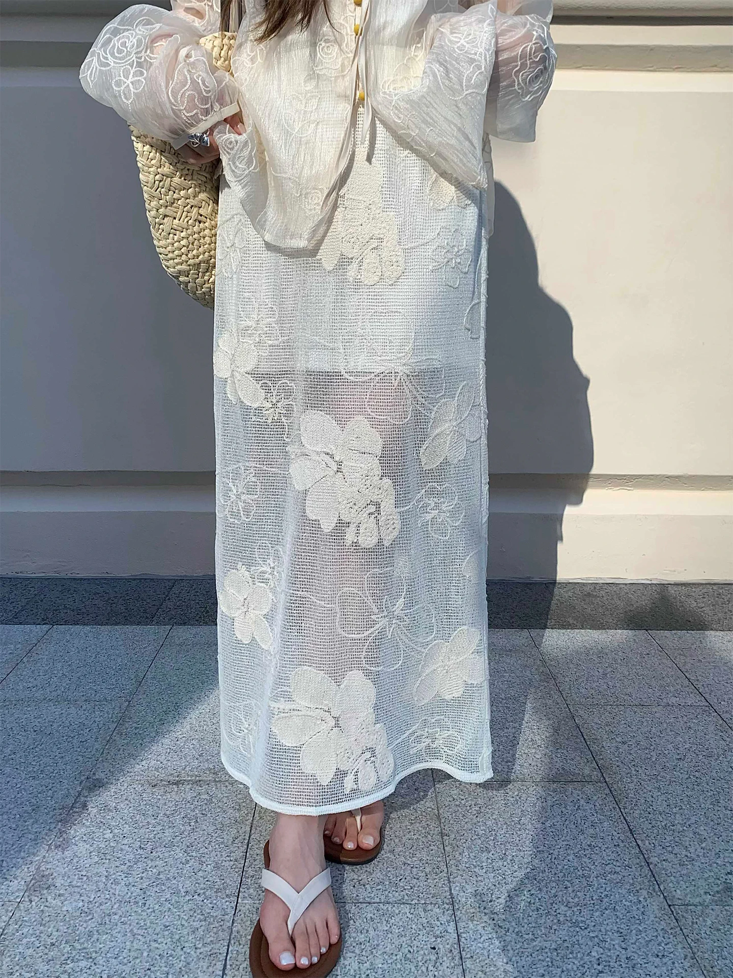 Romantic Embroidered Hollow out Half Skirt Women's Elegant Long Skirt A-Line Loose Fit High Waist Pure Color Summer 2025
Romantic Embroidered Hollow out Half Skirt Women's Elegant Long Skirt A-Line Loose Fit High Waist Pure Color Summer 2025