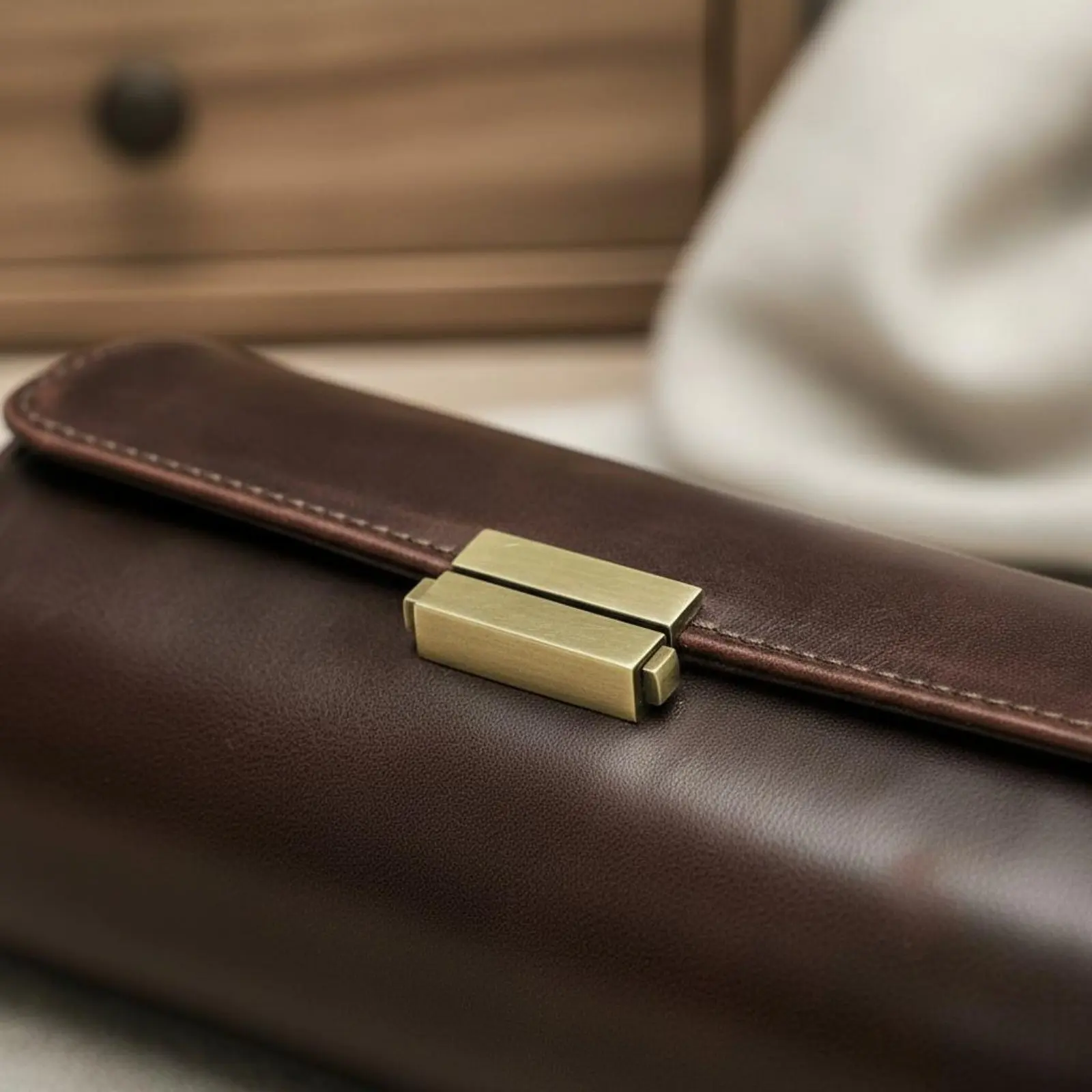 3 Slot Watch Box Secure Clasp Leather Watch Case Soft Velvet Soft Velvet Lining Double Protection for Travelers, Home
3 Slot Watch Box Secure Clasp Leather Watch Case Soft Velvet Soft Velvet Lining Double Protection for Travelers, Home