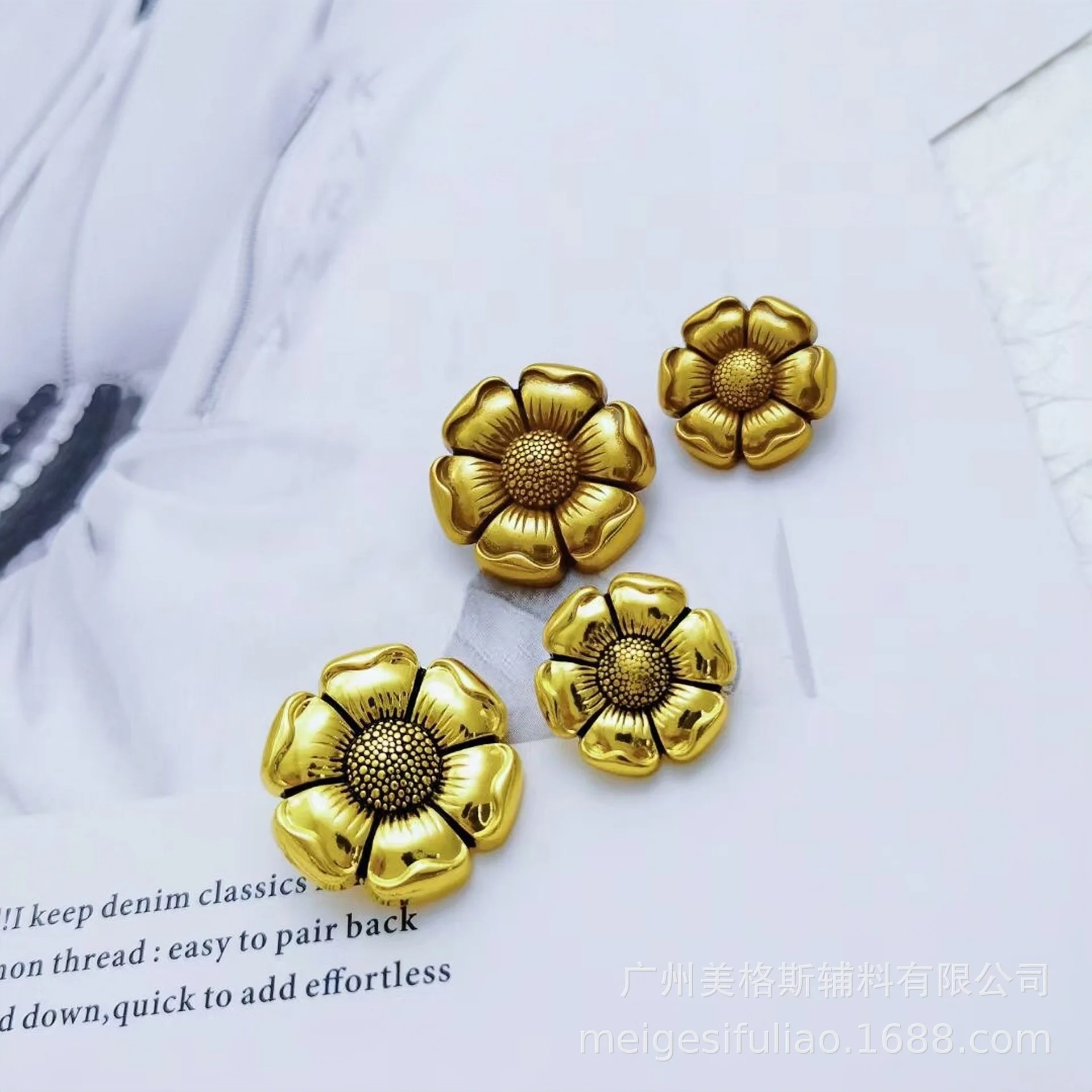 Retro Premium Flower Shaped Oil-Coated Metal Buttons, Alloy Hand Sew Fasteners For Fashion Coat Decoration
Retro Premium Flower Shaped Oil-Coated Metal Buttons, Alloy Hand Sew Fasteners For Fashion Coat Decoration