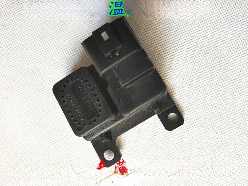 For KIA Carnival 2.5 2.7 3.5 Genuine Outdoor Temperature Sensor Temperature Sensor
For KIA Carnival 2.5 2.7 3.5 Genuine Outdoor Temperature Sensor Temperature Sensor