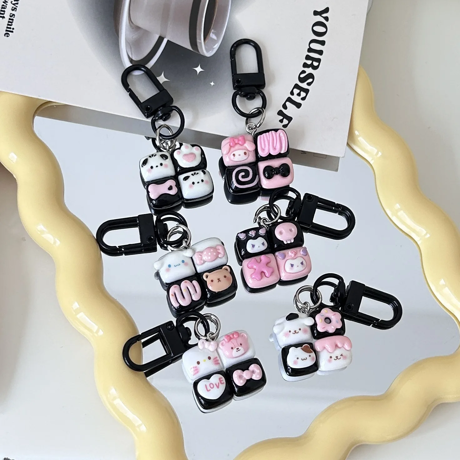 Брелок Sanrio, черный четырех звеньев, милая карта, Куроми, подвеска в виде собаки с корицей, пара аксессуаров Bestie, милый брелок для женщин с героями мультфильмов
Брелок Sanrio, черный четырех звеньев, милая карта, Куроми, подвеска в виде собаки с корицей, пара аксессуаров Bestie, милый брелок для женщин с героями мультфильмов