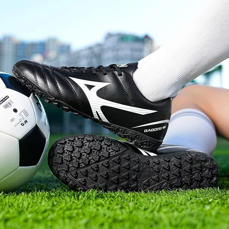 New Men Soccer Shoes Indoor Ultralight Sport Cleats Sport Futsal Adult Non-Slip Football Boots Match Grass Training Comfortable
New Men Soccer Shoes Indoor Ultralight Sport Cleats Sport Futsal Adult Non-Slip Football Boots Match Grass Training Comfortable
