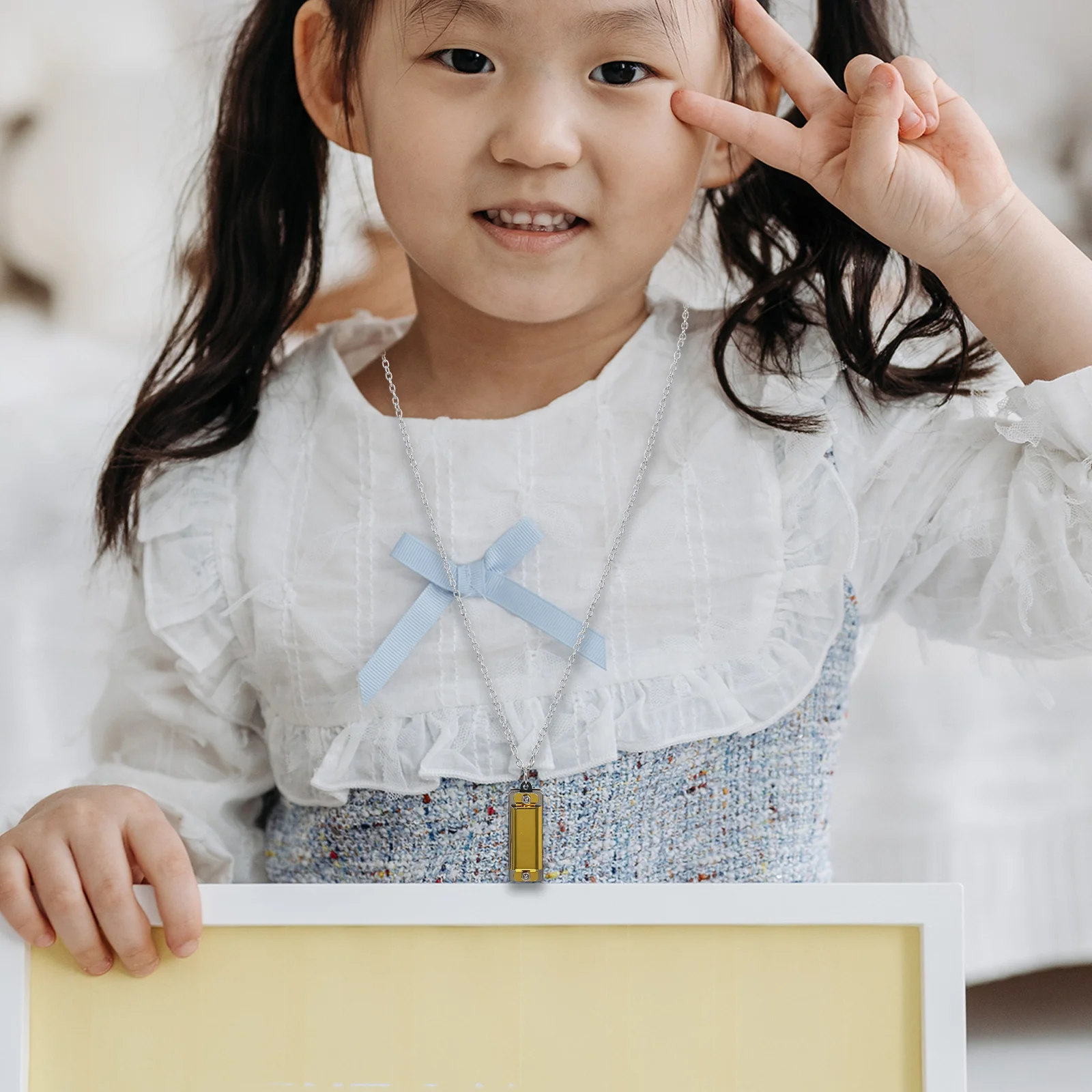 3Pcs Mini Harmonica Necklace 4 Hole 8 Tone for Kids Gold Silver Black Childrens Musical Instrument Portable Pendant Beginner
3Pcs Mini Harmonica Necklace 4 Hole 8 Tone for Kids Gold Silver Black Childrens Musical Instrument Portable Pendant Beginner