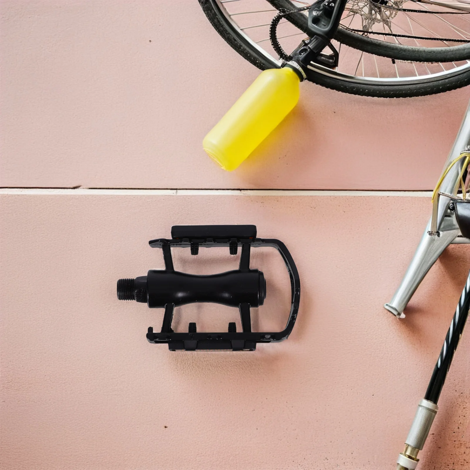 1Pair Aluminum Alloy Bicycle Pedal Mountain Bike Pedal with Anti-Slip Spikes Reflective Stripe Flat Platform for Road Fixed Gear
1Pair Aluminum Alloy Bicycle Pedal Mountain Bike Pedal with Anti-Slip Spikes Reflective Stripe Flat Platform for Road Fixed Gear