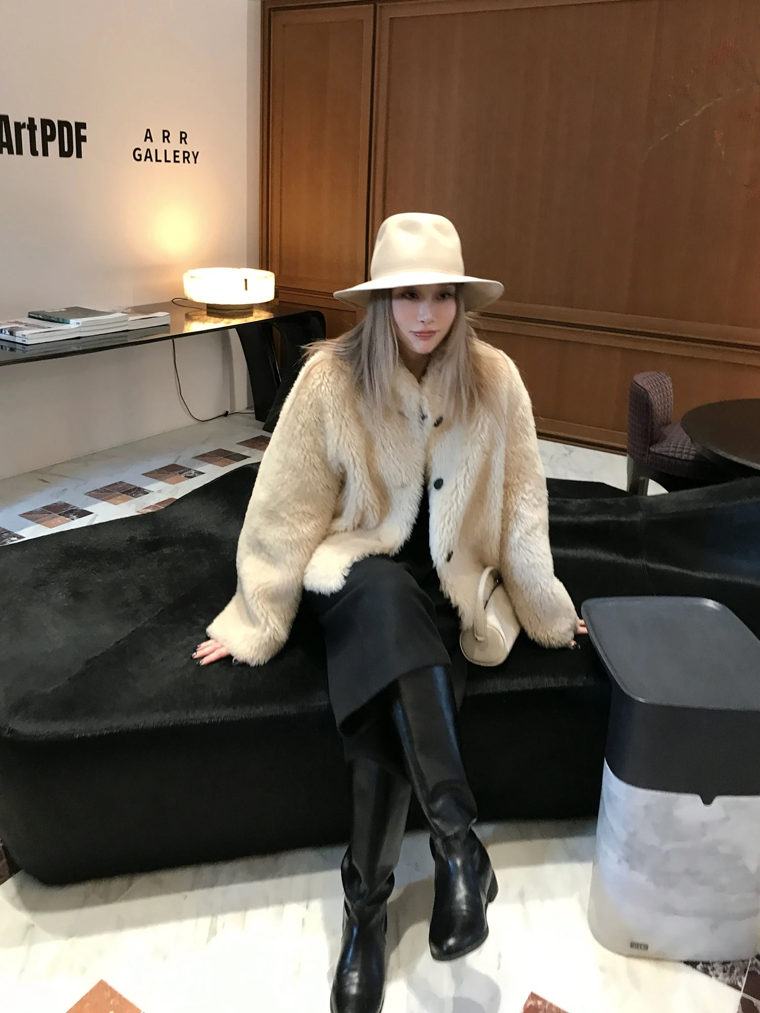 SukiiRED Full Wool Suede Fur Jaet Thiened f High Collar Women's Warm Casual Sle ort Coat Pure Color Loose Fit
SukiiRED Full Wool Suede Fur Jaet Thiened f High Collar Women's Warm Casual Sle ort Coat Pure Color Loose Fit