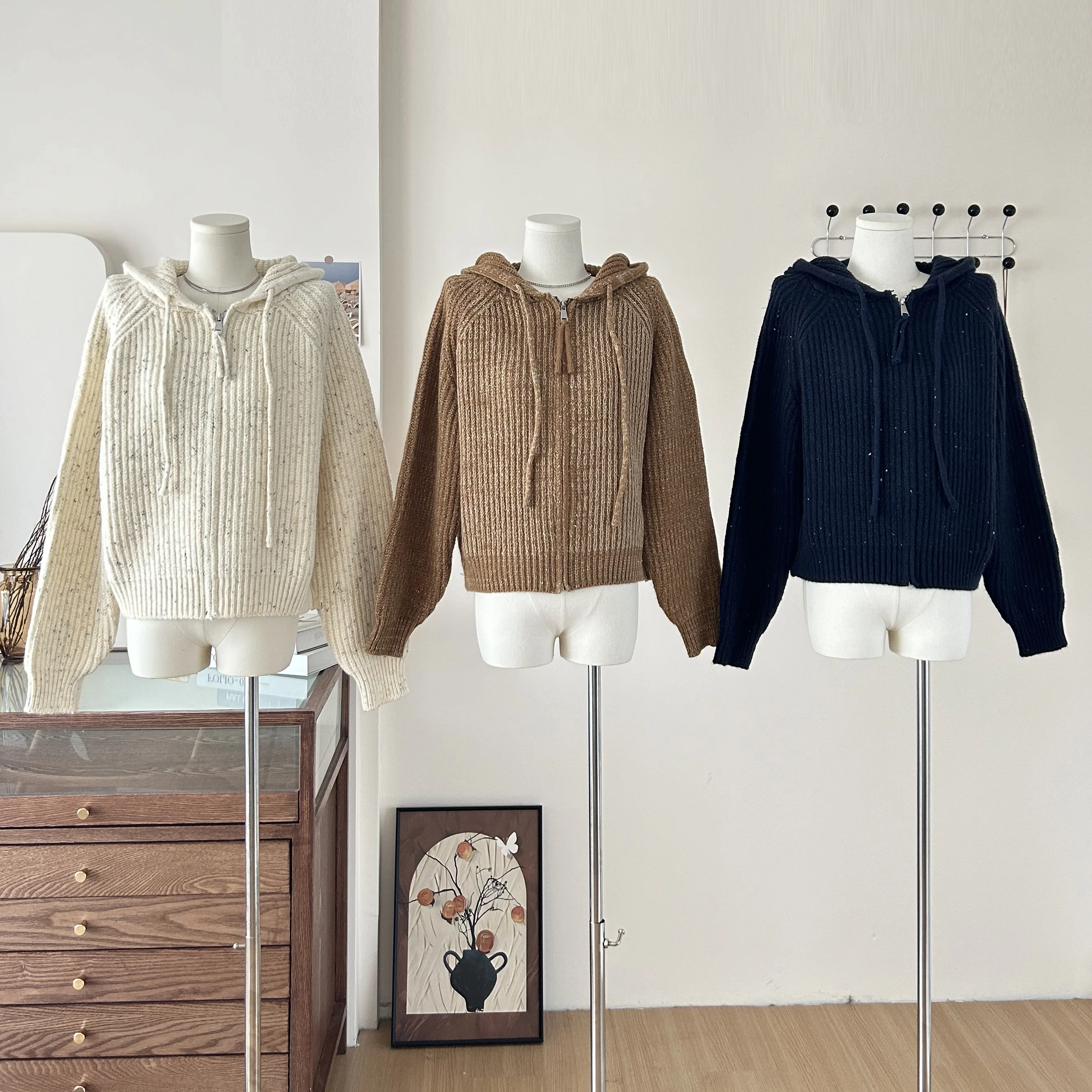High Quality Women Sequin Hooded Sweater Zipper Autumn Winter Long Sleeve Knitted Cardigan Coat Female Clothing J29
High Quality Women Sequin Hooded Sweater Zipper Autumn Winter Long Sleeve Knitted Cardigan Coat Female Clothing J29