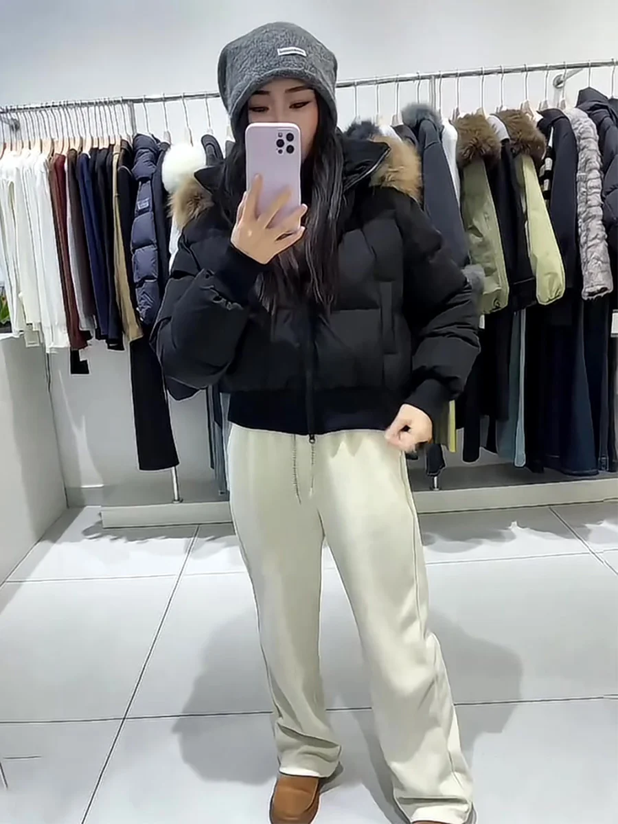 Повседневная короткая женская зимняя куртка-пуховик, новая модель, черная, теплая верхняя одежда с воротником из натурального меха и стразами, утепленное пальто
Повседневная короткая женская зимняя куртка-пуховик, новая модель, черная, теплая верхняя одежда с воротником из натурального меха и стразами, утепленное пальто