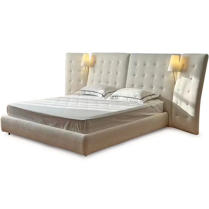 Angel bed, Italian style, minimalist, cloth bed, master bedroom, widescreen, high back.
Angel bed, Italian style, minimalist, cloth bed, master bedroom, widescreen, high back.