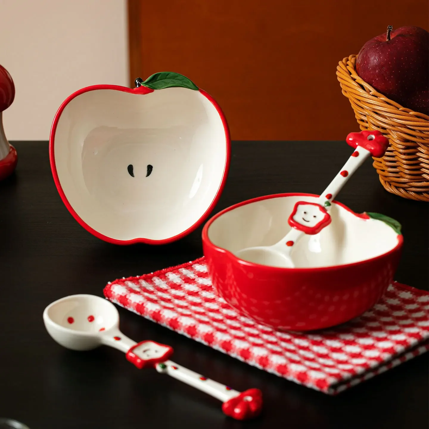 Creative Cute Apple Bowl and Spoon Ceramic Apple Bowl Soup Spoon Restaurant Plate Home Dessert Salad Bowl Kitchen Utensils
Creative Cute Apple Bowl and Spoon Ceramic Apple Bowl Soup Spoon Restaurant Plate Home Dessert Salad Bowl Kitchen Utensils