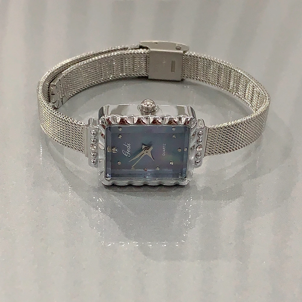 НОВЫЕ легкие роскошные модные женские часы GEDI с сетчатым ремешком, квадратным циферблатом, водонепроницаемые кварцевые женские часы, женский подарок
НОВЫЕ легкие роскошные модные женские часы GEDI с сетчатым ремешком, квадратным циферблатом, водонепроницаемые кварцевые женские часы, женский подарок
