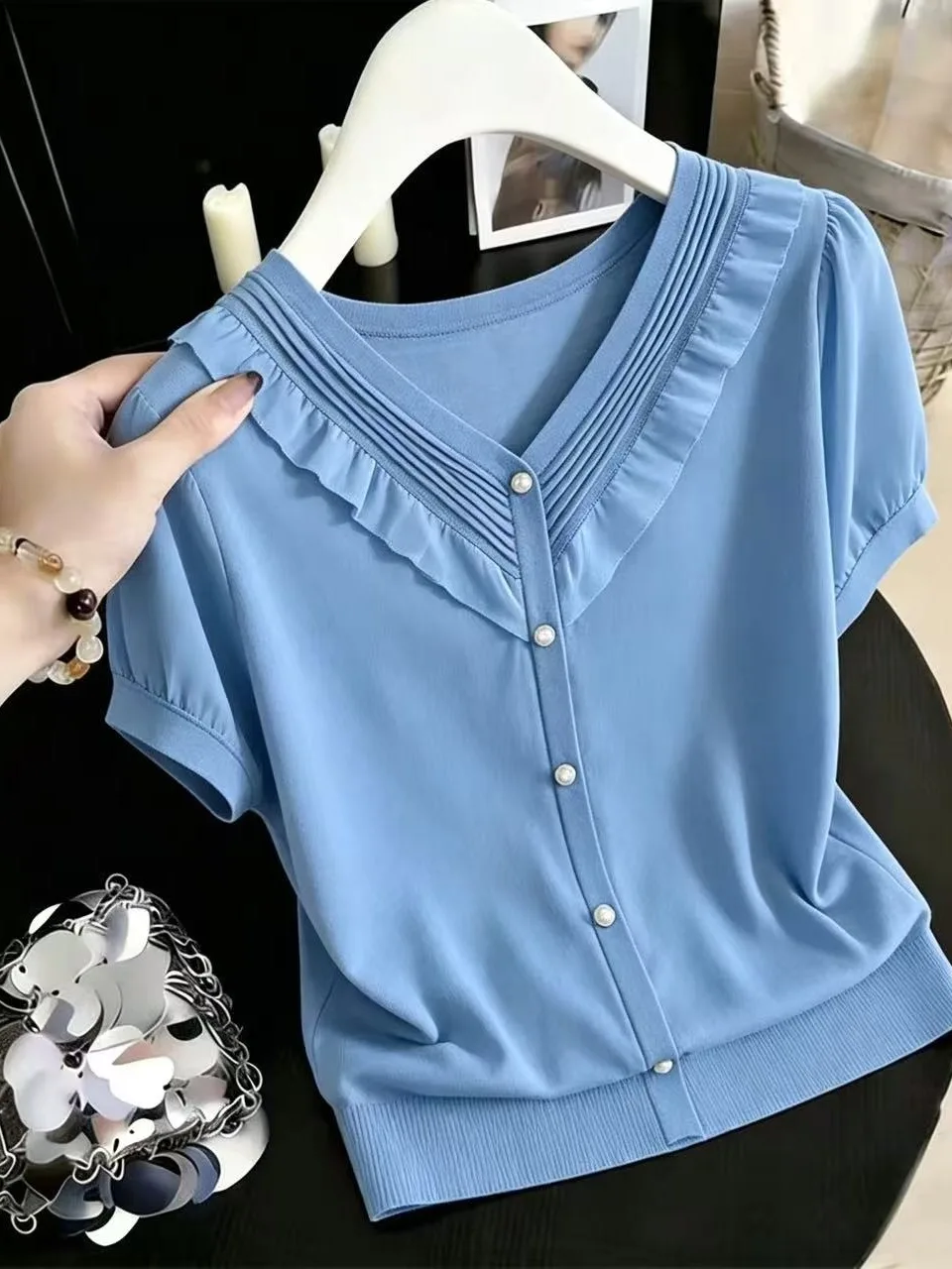 Oule Summer New Women's V-neck Ice Silk Knitted Short Sleeve T-shirt Cover Belly Chiffon Top Casual Style Regular Fit Knitwear
Oule Summer New Women's V-neck Ice Silk Knitted Short Sleeve T-shirt Cover Belly Chiffon Top Casual Style Regular Fit Knitwear