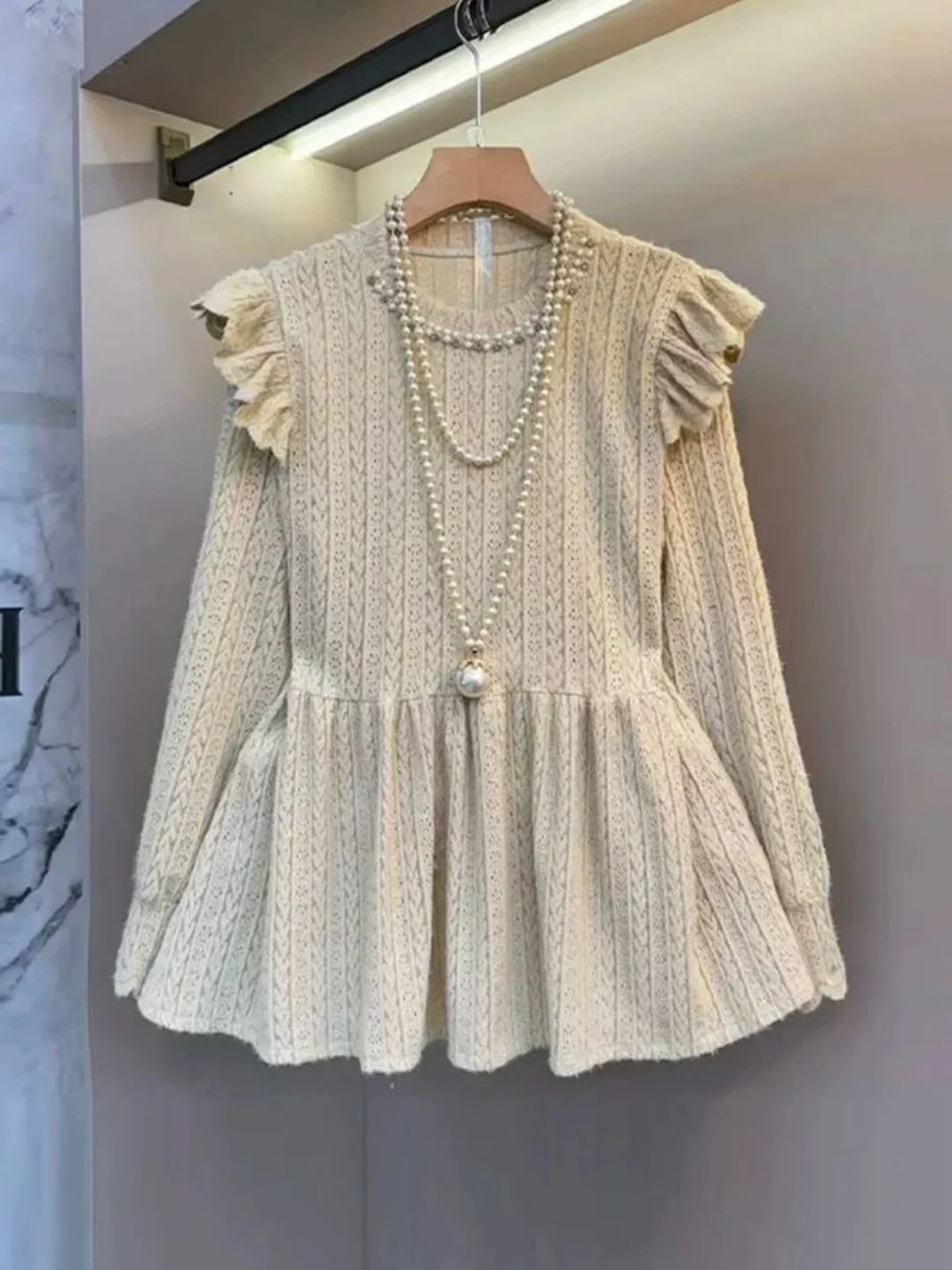 Женская блузка больших размеров с круглым вырезом и кружевом, нежная многослойная базовая модель с цветочным узором, корейский стиль, очень большие размеры, модная женская одежда
Женская блузка больших размеров с круглым вырезом и кружевом, нежная многослойная базовая модель с цветочным узором, корейский стиль, очень большие размеры, модная женская одежда