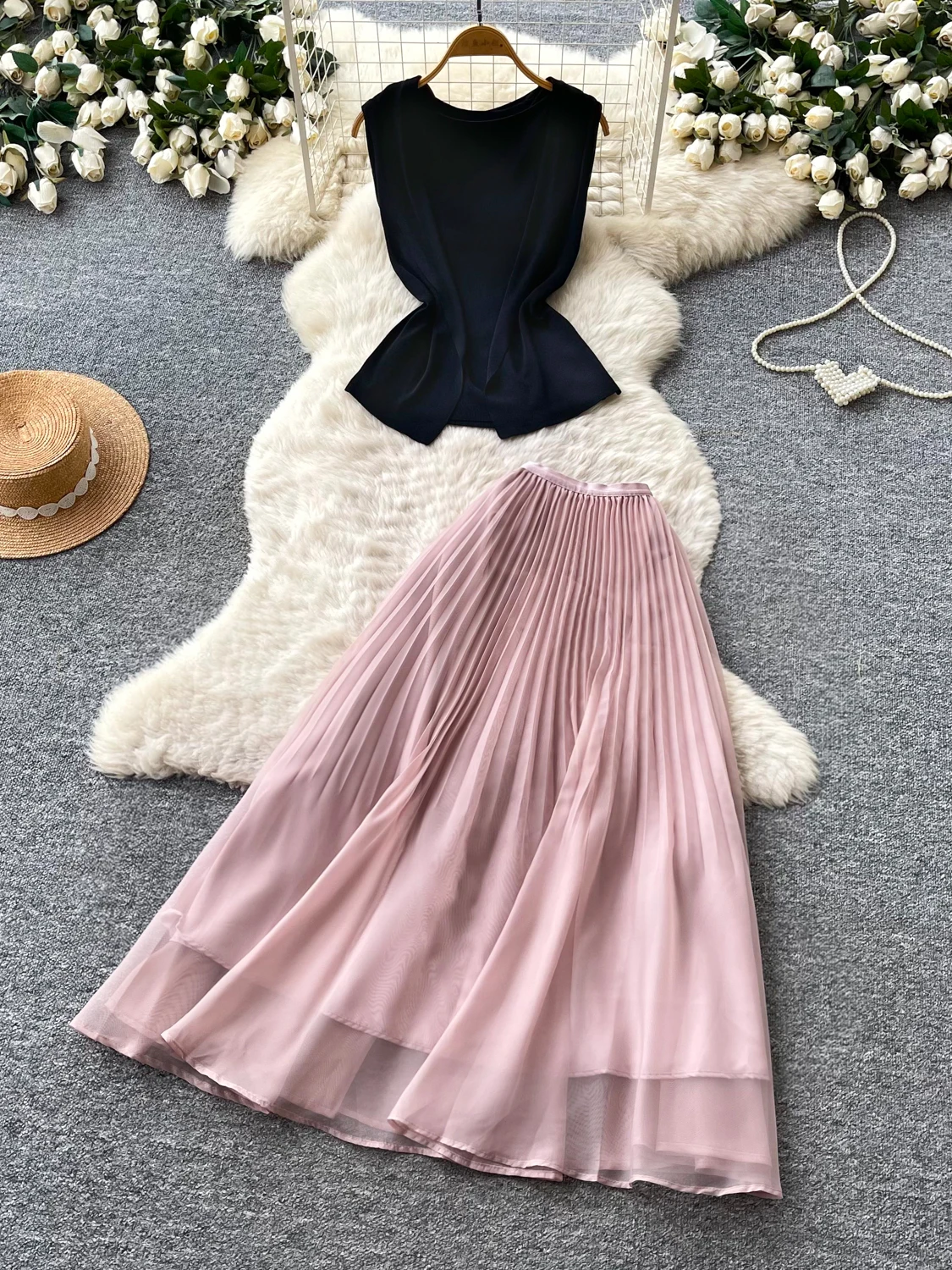 Elegant High-Waist Mesh Vest And Skirt Set Women's Summer Slimming Fashionable Two-Piece Outfit Sleeveless Breathable Comfort...
Elegant High-Waist Mesh Vest And Skirt Set Women's Summer Slimming Fashionable Two-Piece Outfit Sleeveless Breathable Comfort...