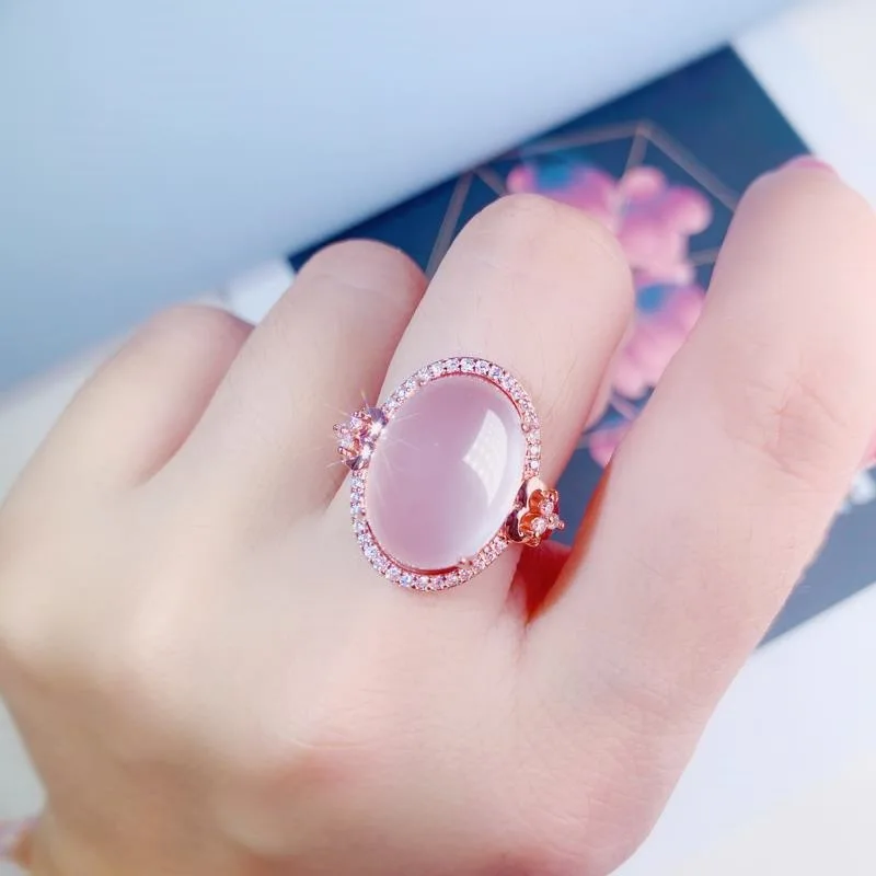Classic Dream Diamond Pink Natural Chalcedony Pink Oval Ring Opening Adjustable Rose Gold Noble Luxury Female Silver Jewelry
Classic Dream Diamond Pink Natural Chalcedony Pink Oval Ring Opening Adjustable Rose Gold Noble Luxury Female Silver Jewelry