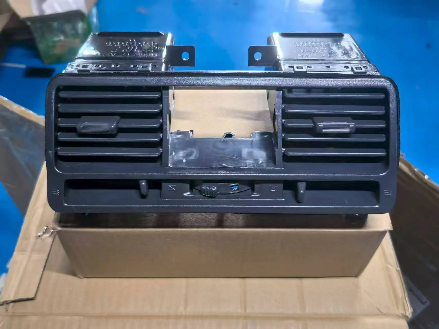 Air Vent Panel Grill for Mitsubishi Pajero Montero V10 - V43 (OEM: MB775266/268/456)
Air Vent Panel Grill for Mitsubishi Pajero Montero V10 - V43 (OEM: MB775266/268/456)