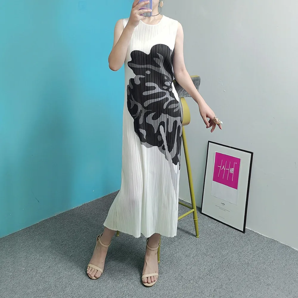 Miyake Pleated Dress Fold Vest Sleeveless Long Dress 2025 Summer Print Opaque Fashion Temperament Dresses Women's Summer Dress
Miyake Pleated Dress Fold Vest Sleeveless Long Dress 2025 Summer Print Opaque Fashion Temperament Dresses Women's Summer Dress