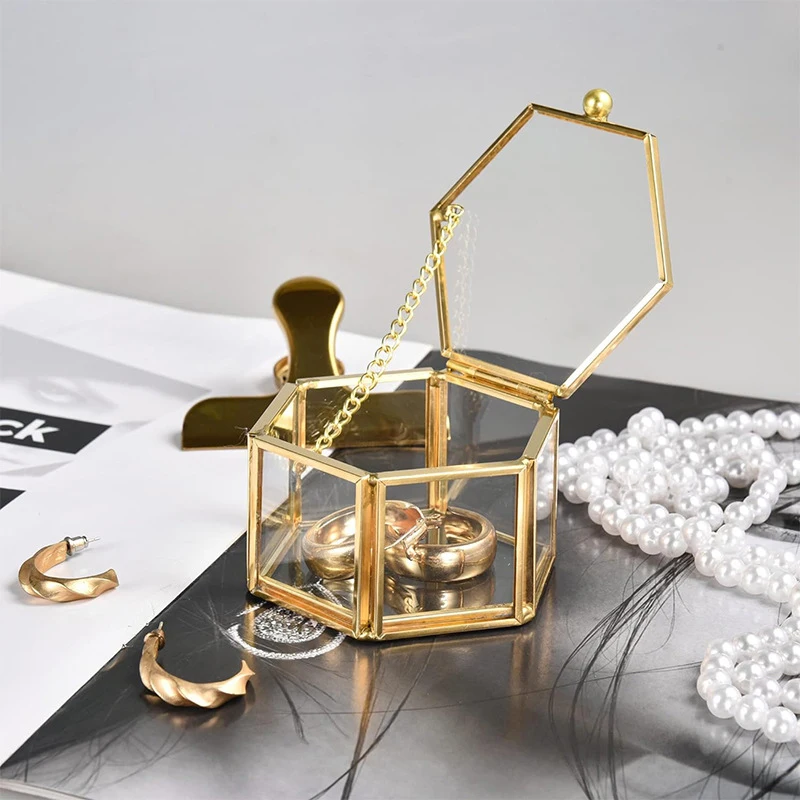 High-end Hexagonal Ring Box Gold And Jewelry Accessory Box Golden Glass Luxurious And Retro Jewelry Storage Box
High-end Hexagonal Ring Box Gold And Jewelry Accessory Box Golden Glass Luxurious And Retro Jewelry Storage Box