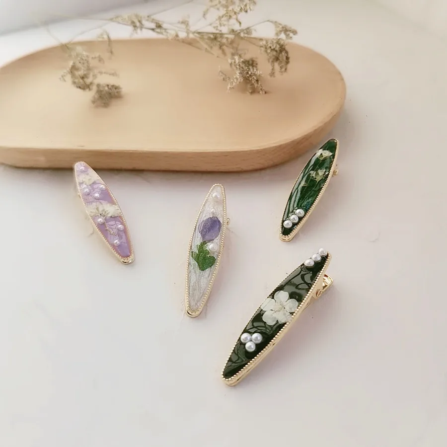 3318 Wholesale Vintage Eternal Flower Resin Real Flower Hair Clip Sweet Pearl Bangs Clip Bobby Creative Christmas Birthday Gift
3318 Wholesale Vintage Eternal Flower Resin Real Flower Hair Clip Sweet Pearl Bangs Clip Bobby Creative Christmas Birthday Gift