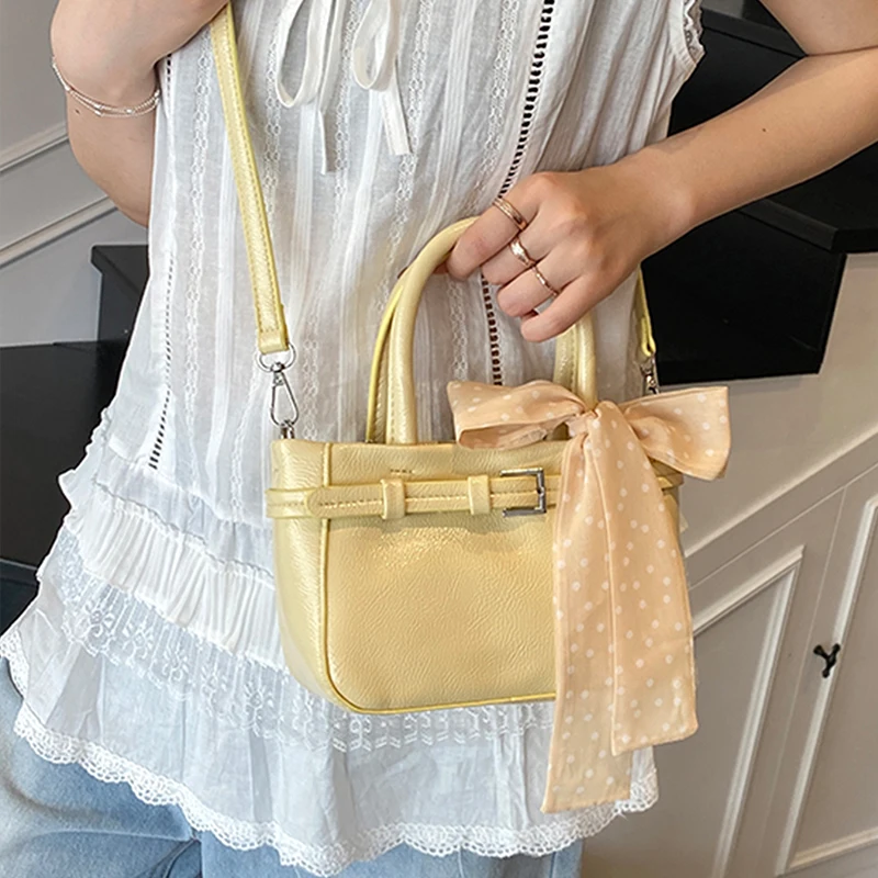 Однотонная сумка-ведро с бантом для женщин, новая летняя корейская модная прямоугольная сумка на молнии из искусственной кожи, универсальная розовая сумка для поездок на работу
Однотонная сумка-ведро с бантом для женщин, новая летняя корейская модная прямоугольная сумка на молнии из искусственной кожи, универсальная розовая сумка для поездок на работу