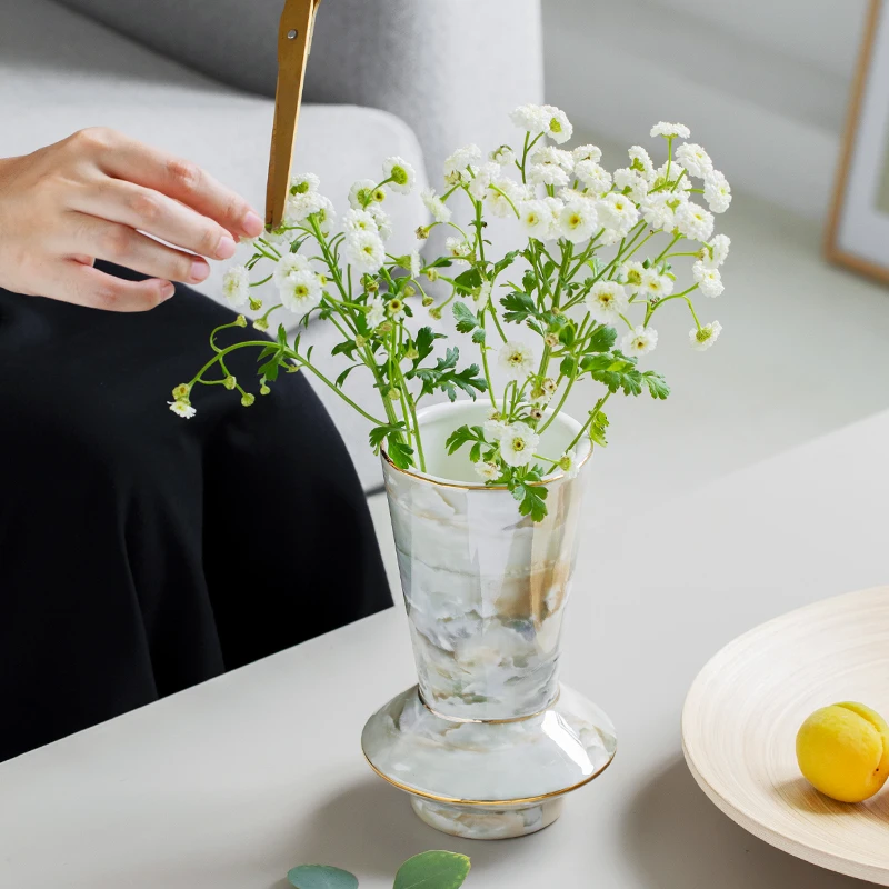 Light luxury Nordic ceramic vase, simple water flower arrangement, creative European living room entrance dining table ornament
Light luxury Nordic ceramic vase, simple water flower arrangement, creative European living room entrance dining table ornament
