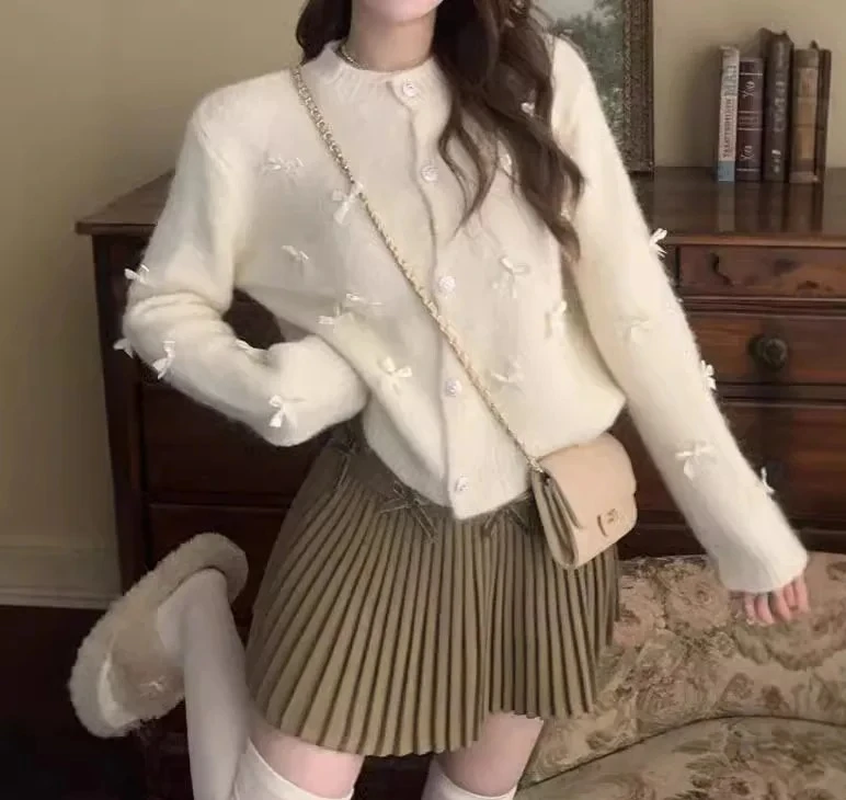 Sweater Women Fashion bow knitwear autumn winter short loose round neck button soft waxy sweater Cardigan Women
Sweater Women Fashion bow knitwear autumn winter short loose round neck button soft waxy sweater Cardigan Women