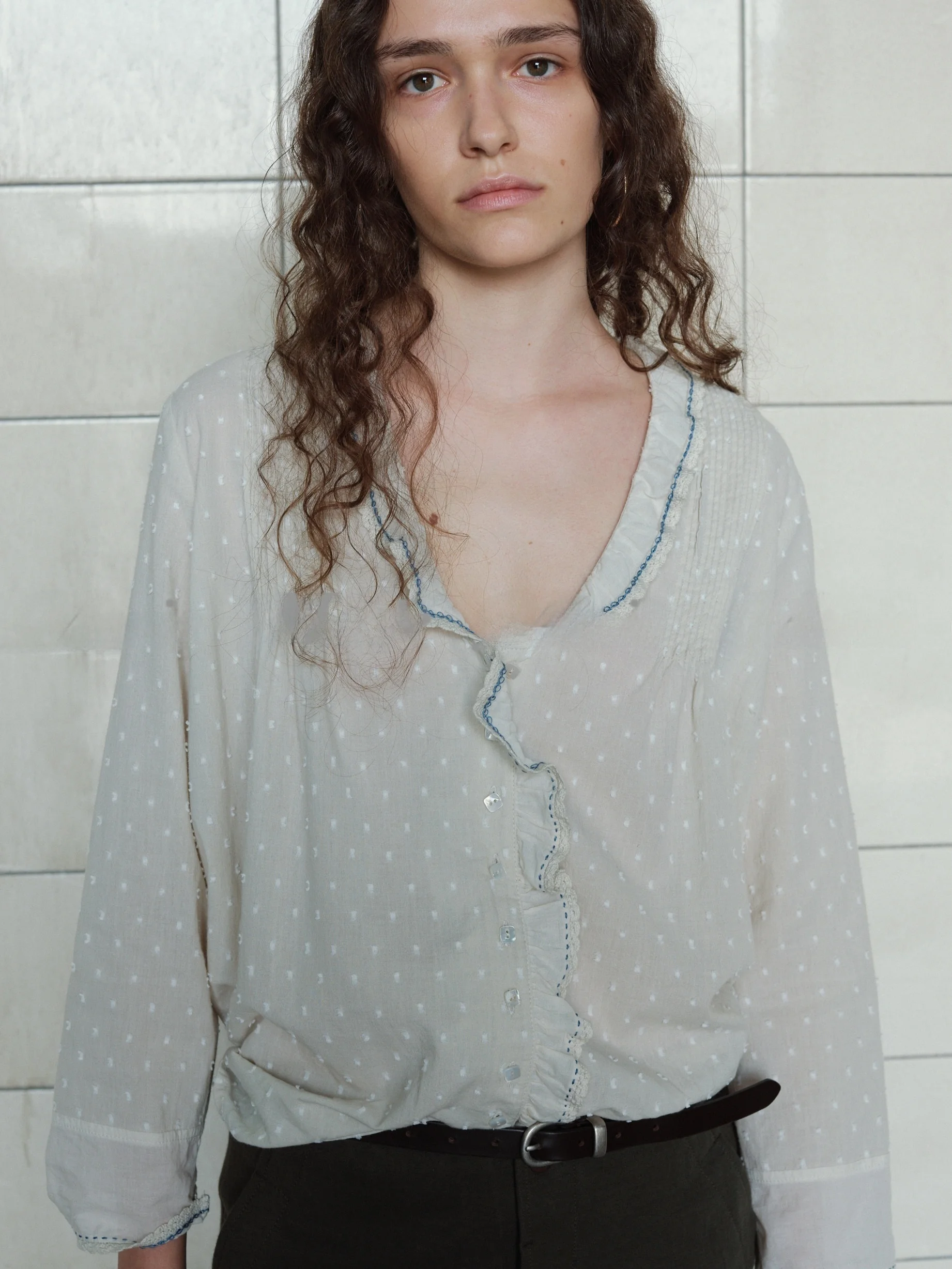 Ele V-Ne Long Sve irt Spring Anti-Aging Gauze Polka Dot Dongda Gate Viaplain Women's Cotton Blouse
Ele V-Ne Long Sve irt Spring Anti-Aging Gauze Polka Dot Dongda Gate Viaplain Women's Cotton Blouse