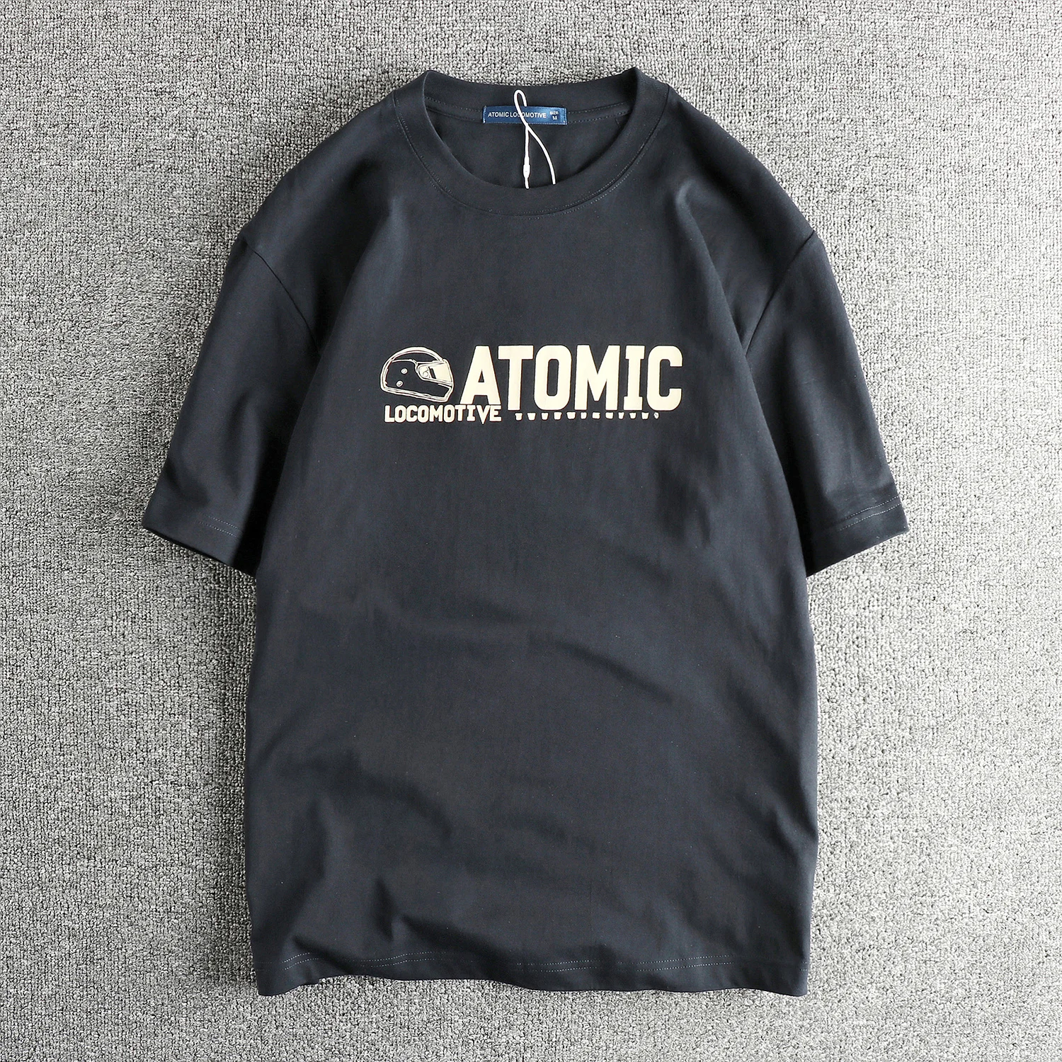 Letter pattern short-sleeved T-shirt for men's comfortable round neck American trendy youth half-sleeved
Letter pattern short-sleeved T-shirt for men's comfortable round neck American trendy youth half-sleeved
