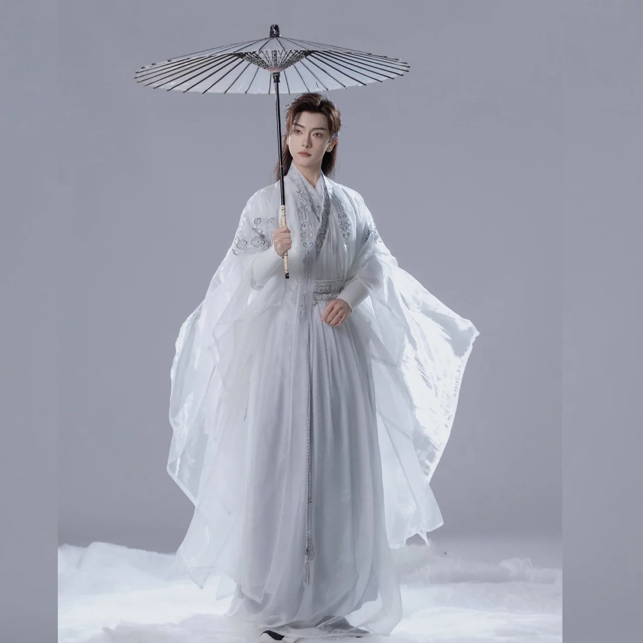 Wei Han Одежда Белый мужской и женский одинаковый стиль весна-лето вышитый древний струящийся костюм
Wei Han Одежда Белый мужской и женский одинаковый стиль весна-лето вышитый древний струящийся костюм