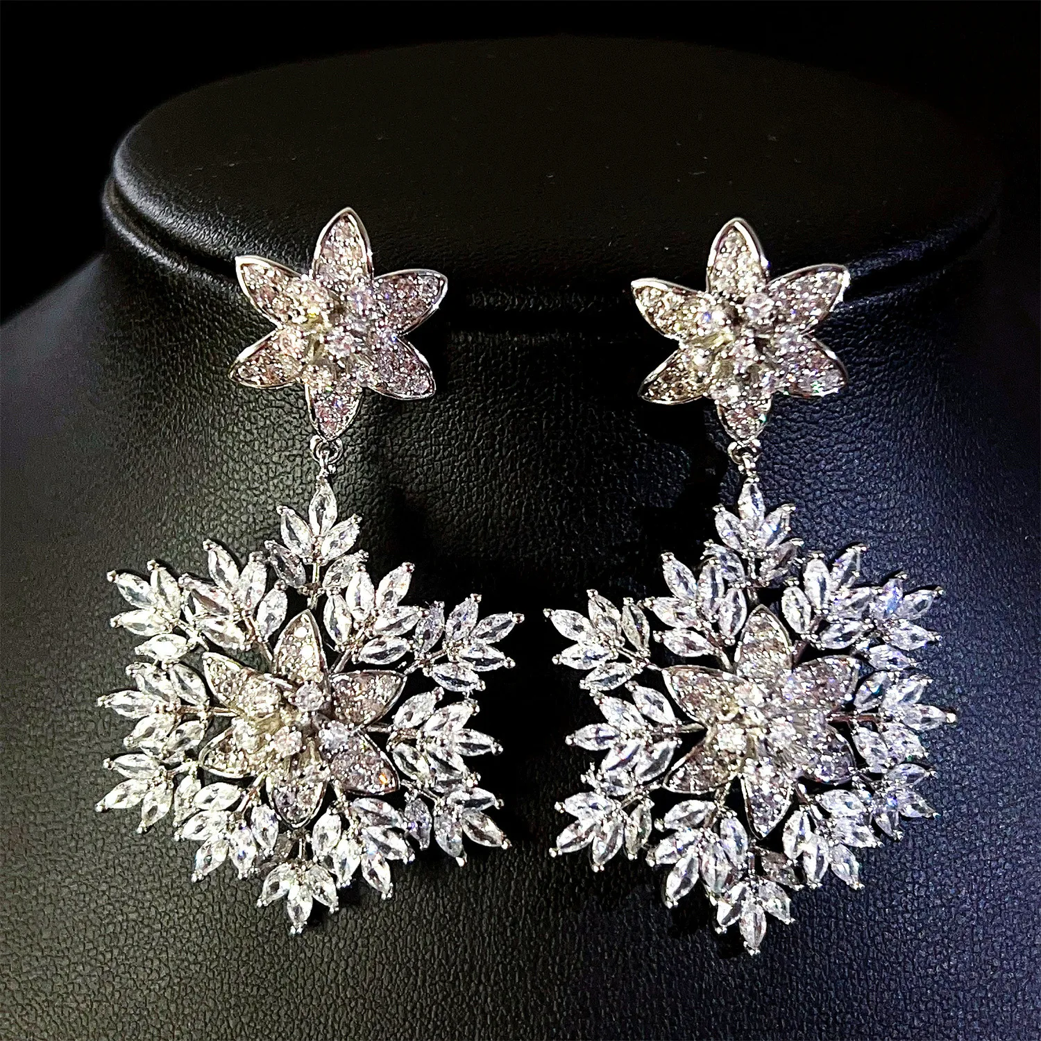 Light Luxury Gentle Flower Shape White Earrings Women's Clothing Accessories Jewelry Set Prom Festive Wedding Party Gift E329
Light Luxury Gentle Flower Shape White Earrings Women's Clothing Accessories Jewelry Set Prom Festive Wedding Party Gift E329