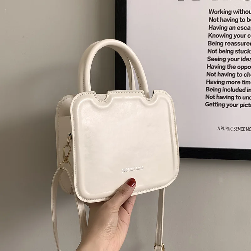 Популярная женская сумка, новая модная сумка через плечо, застежка-молния, универсальные и простые ручные маленькие квадратные сумки в стиле ретро
Популярная женская сумка, новая модная сумка через плечо, застежка-молния, универсальные и простые ручные маленькие квадратные сумки в стиле ретро