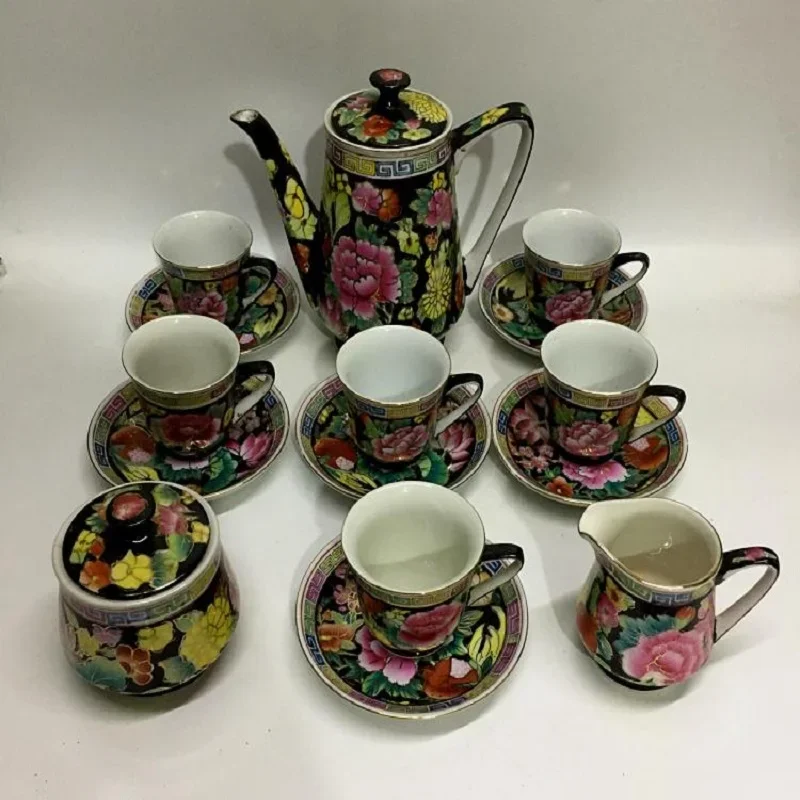 In the 1950s, 1960s, and 1980s, there was a set of trendy ceramic tea sets from an old factory
In the 1950s, 1960s, and 1980s, there was a set of trendy ceramic tea sets from an old factory