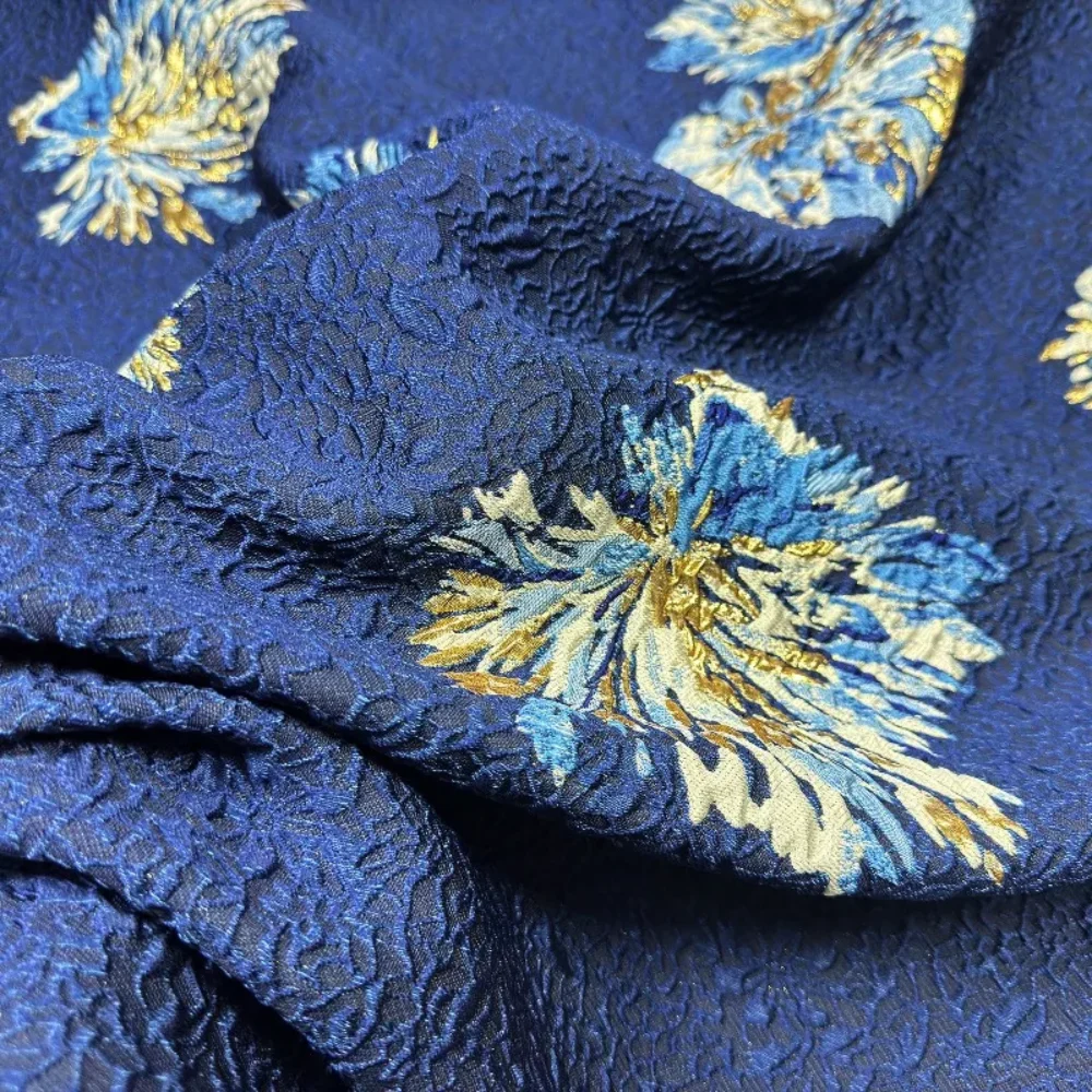 Navy Blue Gilded Floral Embossed Jacquard Fabric Sold By Meter DIY Cloth for Light Luxury Retro Style Suit Sewing Material
Navy Blue Gilded Floral Embossed Jacquard Fabric Sold By Meter DIY Cloth for Light Luxury Retro Style Suit Sewing Material