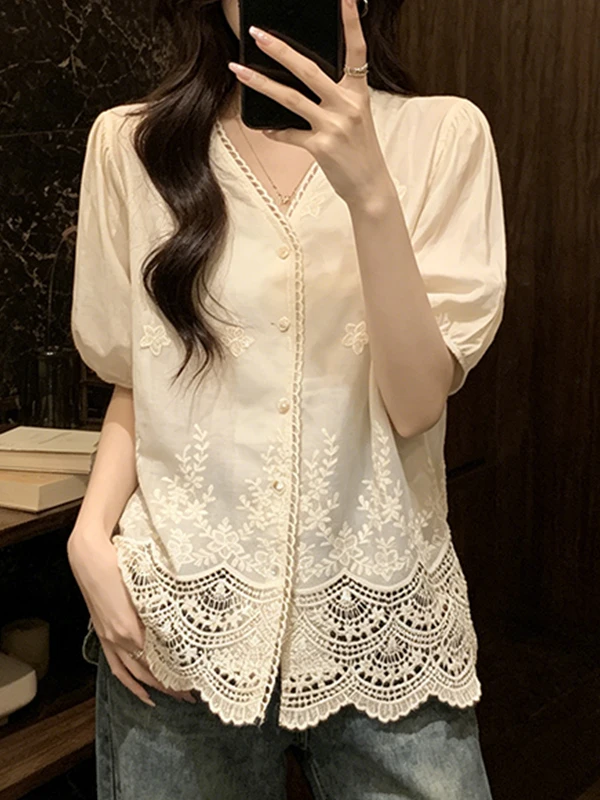 Elegant Lace Embroidery V-Neck Short Sleeve Shirt for plus Size Women Summer New Style Loose Fit Korean Style Workwear
Elegant Lace Embroidery V-Neck Short Sleeve Shirt for plus Size Women Summer New Style Loose Fit Korean Style Workwear