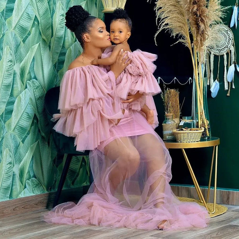 Dusty Pink Mother and Daughter Dress Off The Shoulder Mommy and Me Birthday Gowns For Photo Shoots See Through Family Look Gowns
Dusty Pink Mother and Daughter Dress Off The Shoulder Mommy and Me Birthday Gowns For Photo Shoots See Through Family Look Gowns