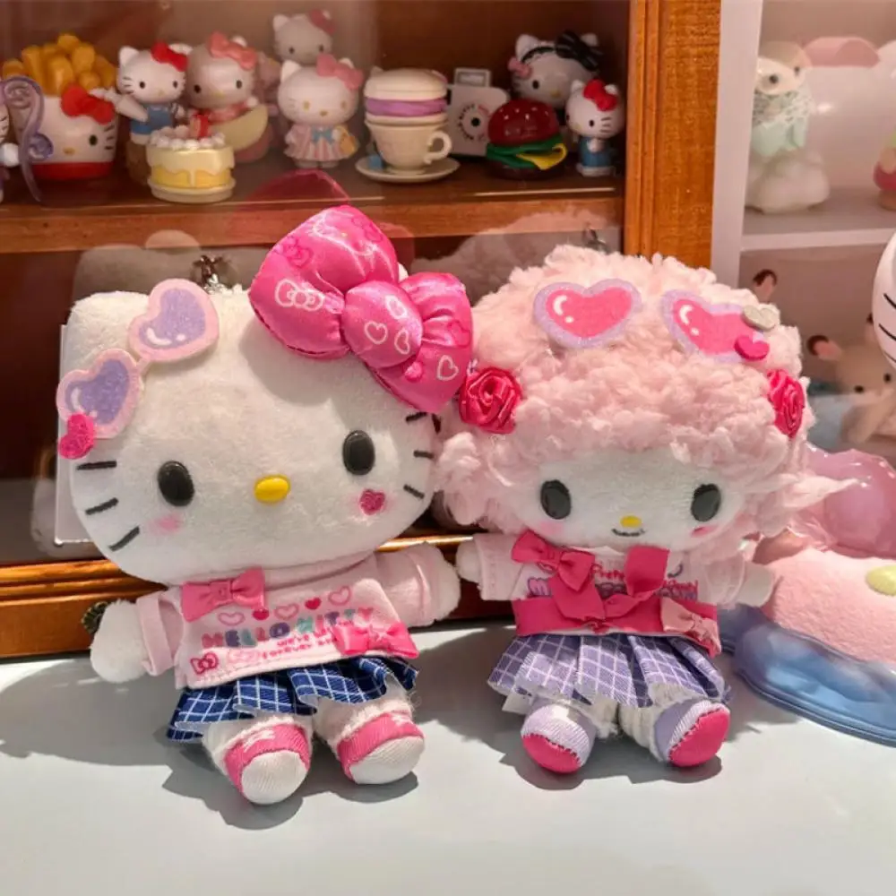 Sanrio сладкое пианино, плюшевая кукла, брелок для ключей, школьная форма университета, рюкзак HelloKitty Melody, подвеска для мальчиков и девочек, креативная плюшевая игрушка
Sanrio сладкое пианино, плюшевая кукла, брелок для ключей, школьная форма университета, рюкзак HelloKitty Melody, подвеска для мальчиков и девочек, креативная плюшевая игрушка