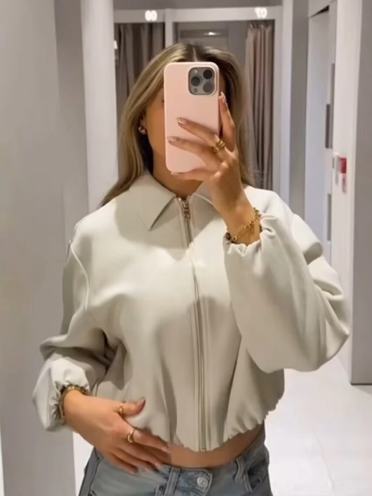 Европейский и американский стиль, осенняя новая модная тенденция, повседневная простая женская куртка с лацканами и карманами, свободная пышная куртка на молнии
Европейский и американский стиль, осенняя новая модная тенденция, повседневная простая женская куртка с лацканами и карманами, свободная пышная куртка на молнии