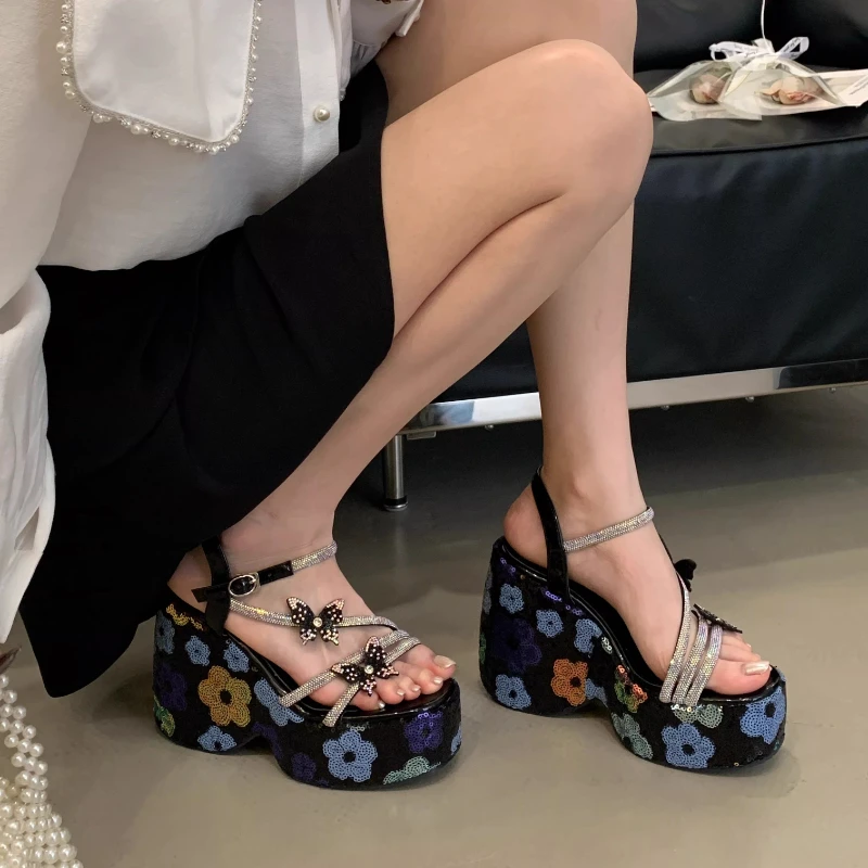 2025 Women's Floral Rhinestone Butterfly Decor Platform Wedge High Heel Ankle Strap Sandals Party Casual Shoes Q-529
2025 Women's Floral Rhinestone Butterfly Decor Platform Wedge High Heel Ankle Strap Sandals Party Casual Shoes Q-529
