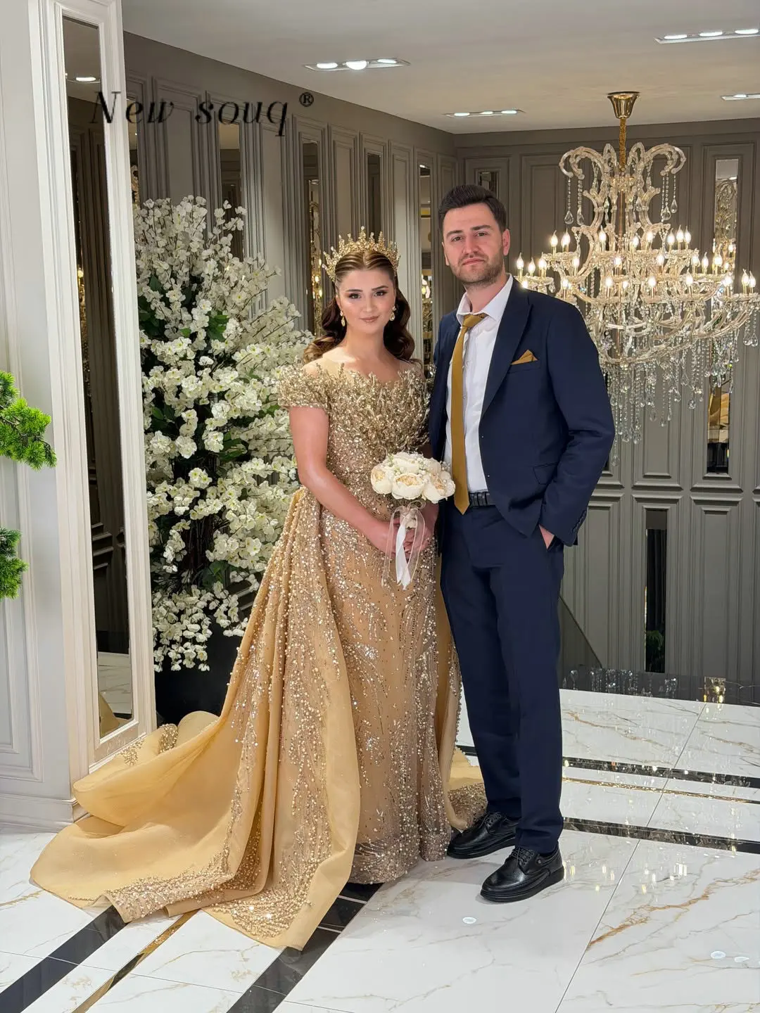 Two Pieces Gold Formal Evening Dresses Arabic Crystals Off the Shoulder Wedding Party Gowns with Detachable Train Customized
Two Pieces Gold Formal Evening Dresses Arabic Crystals Off the Shoulder Wedding Party Gowns with Detachable Train Customized