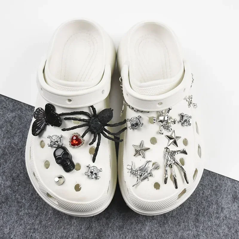 New Hot Designer Shoe Charms Chain Fashion Gift Punk Pendant Metal Buckle Hip Hop Shoe Decoration Accessories For Wholesale
New Hot Designer Shoe Charms Chain Fashion Gift Punk Pendant Metal Buckle Hip Hop Shoe Decoration Accessories For Wholesale