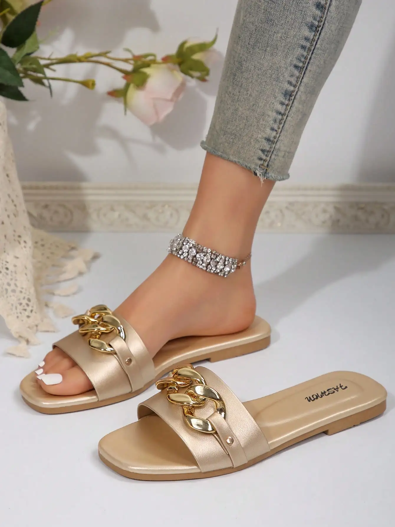 Women's Large Button Decor Flat Slide Sandals, Casual & Comfortable Minimalist Design, Summer White PU Vamp Low Heel Ladies Beach Slippers
Women's Large Button Decor Flat Slide Sandals, Casual & Comfortable Minimalist Design, Summer White PU Vamp Low Heel Ladies Beach Slippers