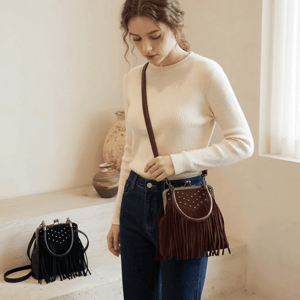 Vintage Style Kiss Lock Crossbody Bag Elegant Zipper Closure Suede Rivet Shoulder Bag Shell Shape Small Size Tassel Handbag
Vintage Style Kiss Lock Crossbody Bag Elegant Zipper Closure Suede Rivet Shoulder Bag Shell Shape Small Size Tassel Handbag