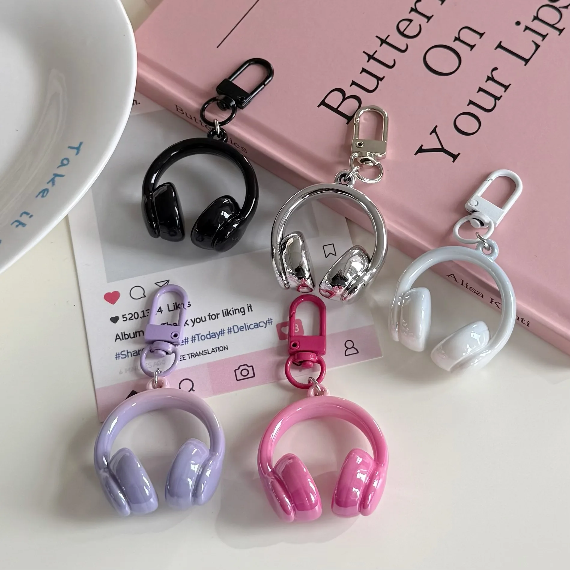 Creative INS Funny 3D Earphone Shape Keychain Pendant for Women Sweet Cool Girls Colored Backpack Decor Hanging Key Chain Gift
Creative INS Funny 3D Earphone Shape Keychain Pendant for Women Sweet Cool Girls Colored Backpack Decor Hanging Key Chain Gift