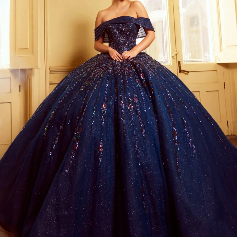 Темно-синий блестящий Quinceanera с открытыми плечами и блестками, аппликация, кружевные бусины, мексиканские платья 15 De Anos, принцесса Sweet 16, день рождения
Темно-синий блестящий Quinceanera с открытыми плечами и блестками, аппликация, кружевные бусины, мексиканские платья 15 De Anos, принцесса Sweet 16, день рождения